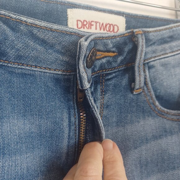 Driftwood Jeans Collette Embroidered Blue Denim Raw Hem Cropped Length Womens 26 - Picture 9 of 13